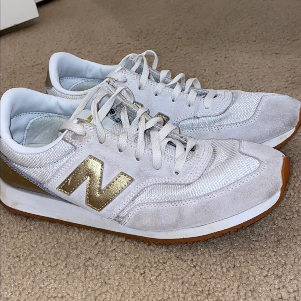 New Balance tennis shoes